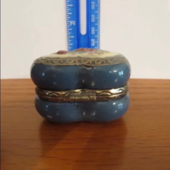 Porcelain Heart Shaped Trinket Box - Picture 5 of 6